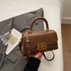 Bolso Pequeño Cruzado de Hombro de Mano para Mujer, Moda Estilo Coreano, Nuevo Bolso de Mano Versátil de Moda para Viaje Otoño e Invierno 2025