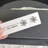 Pinzas Magnéticas para Orejas de Copo de Nieve Pequeño para Otoño e Invierno, Lujo Ligero, Exquisitas, Compactas, Lindas, Estilo Universitario, Pinzas Versátiles para Orejas, Aretes de Botón, Accesorios para Orejas