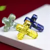 Adorno de Cruz de Cristal Natural Relleno de Resina Decoración de Escritorio Cruz de Yoga Epoxi con Piedra Triturada Hecho a Mano