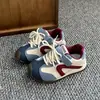 Sapatos de menino 2026 outono novo estilo infantil casual moderno estiloso sapatos Forrest Gump crianças maiores couro corrida esportes sapatos para meninos