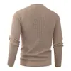 Colección de otoño e invierno: Camiseta interior de punto de manga larga de color liso para hombre, un suéter simple y casual para capas interiores para hombres jóvenes