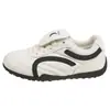 Zapatillas blancas retro ligeras versátiles de suela gruesa para mujer, nuevo modelo otoño 2026, deportivas de entrenamiento alemanas con suela blanda que aumentan la altura