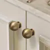 Venda Direta de Fábrica de Puxadores de Porta de Armário de Latão Estilo Vintage, Puxadores de Gaveta de Armário Bronze Antigo Estilo Creme de Luxo Leve com Furo Único