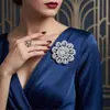 Moderna Broche de Girasol con Pedrería de Lujo Ligero Accesorio de Vestido de Mujer de Gama Alta Broche Versátil Pin para Traje