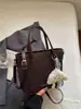 Bolso de mujer de nicho de alta gama transfronterizo 2026 nueva moda versión coreana bolso cruzado, bolso cubo de mano simple súper popular