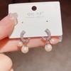 Aretes de Cruz con Perlas y Zirconias de Moda 2025 para Mujer Estilo Coreano Moda Aretes de Aguja de Plata Aretes de Estilo de Alta Gama Pequeño Aroma
