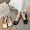 Zapatos de tacón bajo de corte sencillo para mujer, mocasines franceses estilo hada, nuevo modelo 2026, mocasines tachonados, zapatos de abuela con lazo
