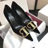 Saltos Altos de Camurça Preta para Mulheres, Saltos Finos, Novo Modelo 2026, Sapatos de Salto Único com Fivela Dupla de Boca Rasa, Sapatos Versáteis de Bico Fino, Sapatos de Trabalho