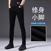 Jeans preto de alta qualidade para homens no outono e inverno, corte slim, perna reta, business casual, elástico, moderno, versátil e forrado com fleece