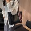 Bolsa Popular de Grande Capacidade Feminina 2024 Nova Versátil Moda Portátil Bolsa de Ombro Casual para Trabalho Comutador Bolsa Tote