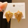 Brincos de Tarraxa Irregulares com Zircônia Agulha de Prata Luxo Leve High-End Modernos Design de Nicho Cool Joias de Orelha Personalidade Mulheres