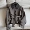 Jaqueta curta casual ajustada estilo patchwork 2026 com gola de PU, cardigã e top curto atacado N6EW9761
