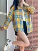 Camisa a Cuadros Amarillos de Manga Larga al por Mayor para Mujer 2025 Nuevo Estilo Diseño Único Estilo Coreano Holgada Chaqueta Camisa con Protección Solar