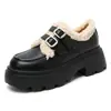 Sapatos femininos de pelúcia com sola grossa novos sapatos de couro britânicos de inverno sapatos de encaixe com altura oculta mocassins sapatos de neve com forro de lã
