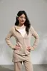 Conjunto casual Lulu Feng de 3 peças para mulheres, justo ao corpo, elástico, com capuz e zíper, coleção de outono 2026, apresentando um design de saia-calça com perna levemente flare