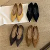 Primeiro Encontro com o Novo Estilo da Temporada: Sapatos Femininos de Camurça Bico Fino Salto Bloco, Novo Verão 2026 Estilo Francês Elegante Pretos Raso Salto Plataforma