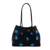 2026 Bolsa de Ombro/Axila Feminina Casual Nova Tendência Moda Fresca Simples Criativa com Bolinhas Grandes Texturizada