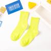 Venta directa de fábrica de calcetines de primavera con explosiones de colores sólidos japoneses de color caramelo para mujer, calcetines de colores de marea, venta al por mayor