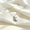 Moda europea y americana versátil collar de estrella de ocho puntas con incrustaciones de diamantes, luna, estrella, gota de agua para mujer, cadena para la clavícula de nicho de lujo ligero