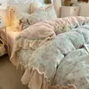 Colcha color crema estilo francés, un juego de cama de cuatro piezas con tela de terciopelo de leche gruesa y suave, que incluye una sábana de invierno y una funda de edredón