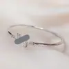 Pulseira em T, design clássico duplo T, banhada a ouro 18K de alta qualidade, estilo de luxo leve, elegante pulseira de letras com madrepérola branca e pedra semipreciosa