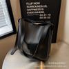 Bolso grande de axila de moda para mujer de este año 2023 nuevo bolso de cubo simple popular transfronterizo bolso bandolera estilo occidental