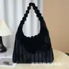 Nova Bolsa de Ombro Vertical com Listras de Pelo Transfronteiriça Bolsa Tote de Grande Capacidade Moda Feminina Versátil Bolsa de Ombro Única Bolsa Tote de Pelúcia
