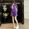 Conjunto de dos piezas morado de estilo deportivo casual para mujer, verano 2026, de manga corta y shorts, holgado y moderno, conjunto para correr que rejuvenece