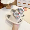 Lindas Pantuflas de Peluche a Cuadros para Niños 2026 Otoño e Invierno Nuevas para Interiores del Hogar Cálidas Antideslizantes de Felpa y Algodón