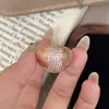 Anillo de Moda Tendencia en Tiktok Estilo Coreano Lujo Ligero Temperamento con Microincrustaciones de Diamante y Madreperla para Mujeres con un Toque de Alta Gama Que No Se Desvanece