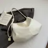 2026 Nova Bolsa de Ombro Feminina Simples Retrô de Grande Capacidade, Bolsa de Couro Macio para Ombro para o Dia a Dia, Bolsa de Mão Versátil e Moderna para Mulheres