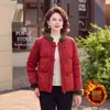 Jaqueta de Algodão Grossa Modeladora com Gola de Pelo Estilo Novo de Inverno para Mãe, Roupas de Algodão Elegantes e Estilosas com Botão de Sapo para Mulheres de Meia-Idade e Idosas