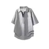 Camiseta de Patchwork con Cuello en V y Cordón para Hombre, Marca Trendy de Verano, Falso Dos Piezas, Estilo Fresco, Cuello Solapa, Manga Corta, Holgada, Versátil