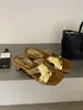 Sandálias de Verão 2026 Novo Estilo Salto Grosso Uma Tira Estilo Coreano para Uso Externo Sapatos de Praia para Mulheres nas Cores Preto, Damasco e Estampa de Leopardo