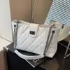 Bolso de cadena de gran capacidad con patrón de rombos para mujer, nuevo bolso versátil 2026 para hombro y axila, bolso tote de moda para el trabajo