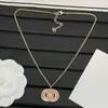 Réplica Estilo Chanel Modelo Nuevo 2025 con Logo Resina Color Gelatina Doble C Collar para Mujer, Collar de Lujo de Gama Alta al por Mayor