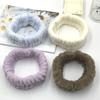 Vendas Diretas da Fábrica Faixa de Cabelo de Veludo Coral para Lavar o Rosto Faixa de Cabelo de Cor Sólida para Aplicar Máscaras Faciais e Remover Maquiagem, Acessório de Cabeça com Padrão Geométrico para Mulheres