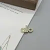 Accesorios Europeos y Americanos con Letras a Juego y Pendientes Asimétricos de Diamante para Mujer, Diseño de Nicho, Accesorios para Suéter Fragantes, Joyería de Letras