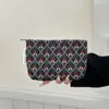 Bolso de Lana de Nicho 2025 Nueva Moda Bolso de Cosméticos de Gran Capacidad Bolso de Mano Versátil Casual para Viajes y Uso Diario Bolsa de Almacenamiento