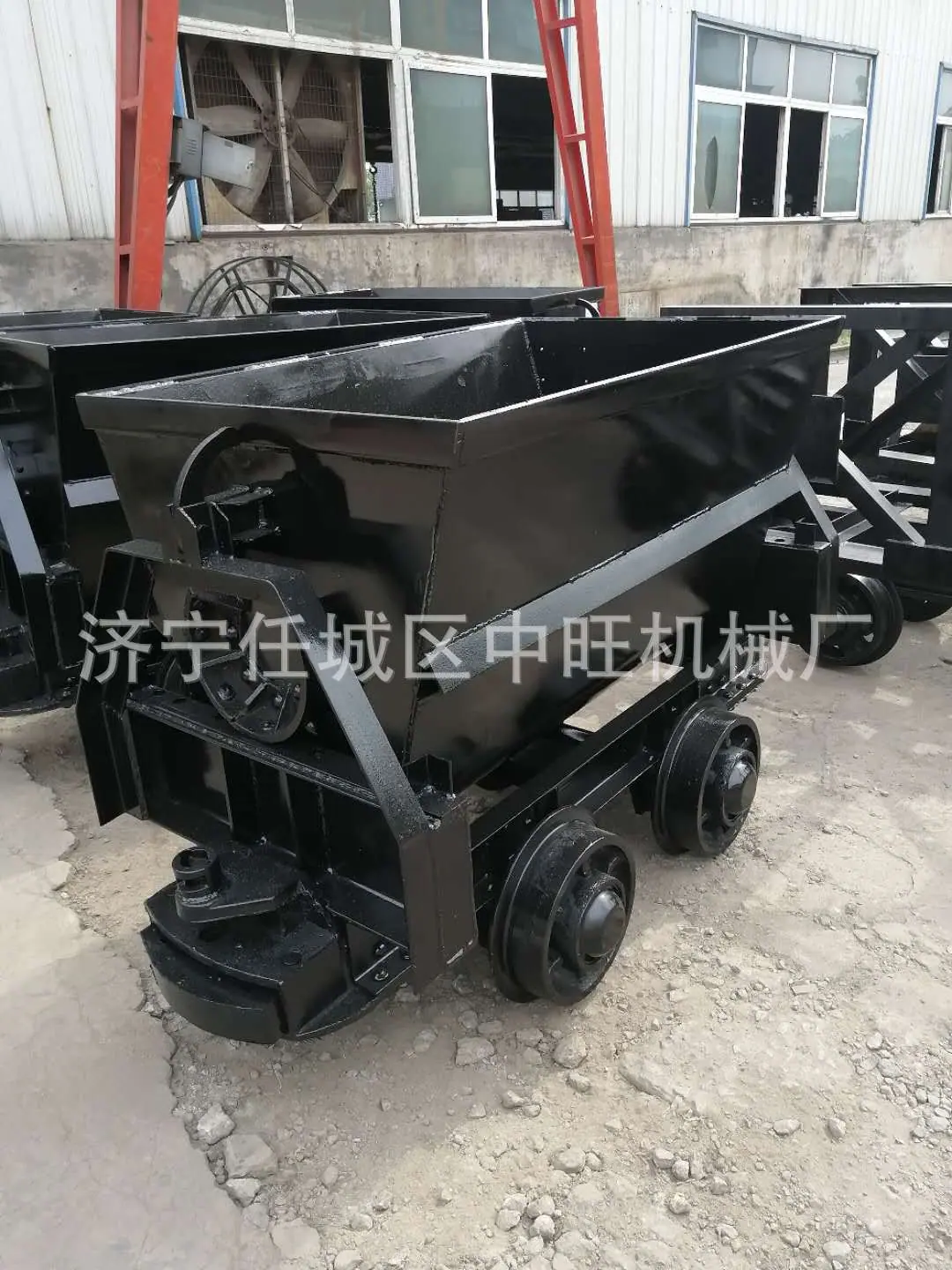 翻斗式矿车.jpg