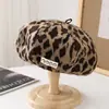 Boina Coreana al por mayor 2025 Otoño e Invierno Nueva Estampado Leopardo Americano Chica Popular Cara Grande Circunferencia Cara-Mostrando Pequeño Sombrero de Pintor