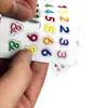 Letras Inglesas en Minúscula y Números Pegatinas de Bordado Coloridas Parches de Tela Bordados 3D en Relieve con Adhesivo Insignia de Identificación de Estudiante