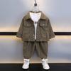 Traje de pana para primavera y otoño para niños 2024 Nueva camisa guapa para niños Conjunto de dos piezas Estilo occidental para niños Ropa para niños
