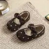 Sapatos Peludos Bolinhas Estilo Chanel Pequenos 2026 Outono/Inverno Nova Versão Coreana Sapatos de Princesa para Meninas com Laços Sapatos Pequenos de Couro com Pelúcia