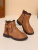 Botas de Cano Curto para Meninas 2026 Outono/Inverno Novo Estilo Coreano Solado Macio Botas de Couro Princesa Estilo Britânico Botas Martin para Crianças com Forro de Lã