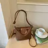 Bolso tejido simple para mujer, nuevo modelo otoño 2026, bolso de hombro cruzado único, estilo coreano, elegante y sofisticado bolso tipo dumpling para ir al trabajo