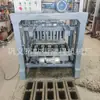 85 Cimento Máquina de Tijolos de Oito Furos Equipamento de Produção de Tijolos Vazados Máquina de Blocos de Concreto Tijolos de Encaixe Máquina de Blocos de Contrapeso para Cesta Suspensa