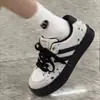 Tênis de Lona Estrela com Solado Grosso 2026 Primavera/Outono Novo Estilo Doce e Cool Aumenta Altura Casuais Board Shoes Versáteis com Saias Sapatos Brancos