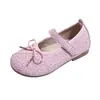 Zapatos Mary Jane de Cuero con Patrón Bordado Hueco para Niñas 2026 Primavera Nuevos Zapatos de Moda Slip-On Poco Profundos con Lazo