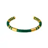 Elegante Pulsera Brazalete Negra y Dorada para Hombres y Mujeres Diseño Moderno de Brazalete con Rayas Audaces Material de Aleación Duradera Ajuste Ajustable Perfecta para Uso Casual y Formal Idea de Regalo Única